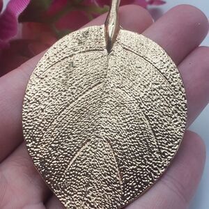 Gold brushed leaf necklace‎ pendant